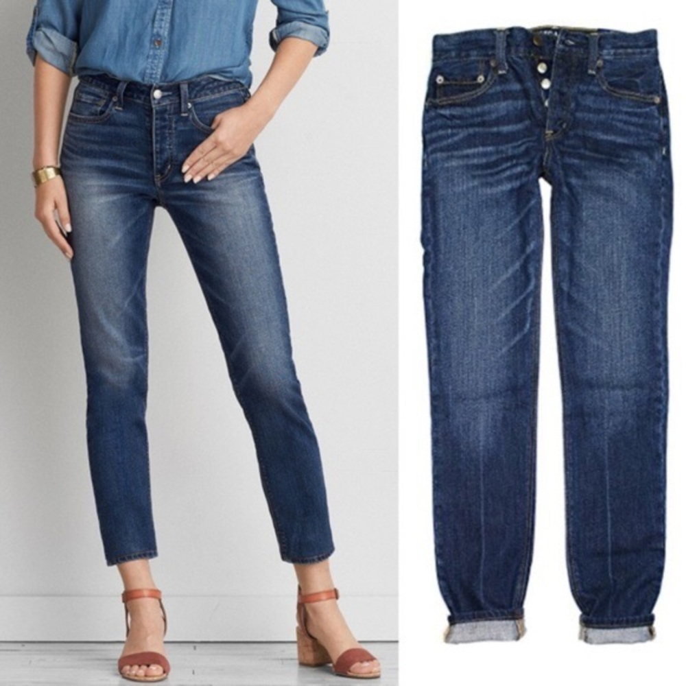 American Eagle Vintage Hi Rise Mom Jean